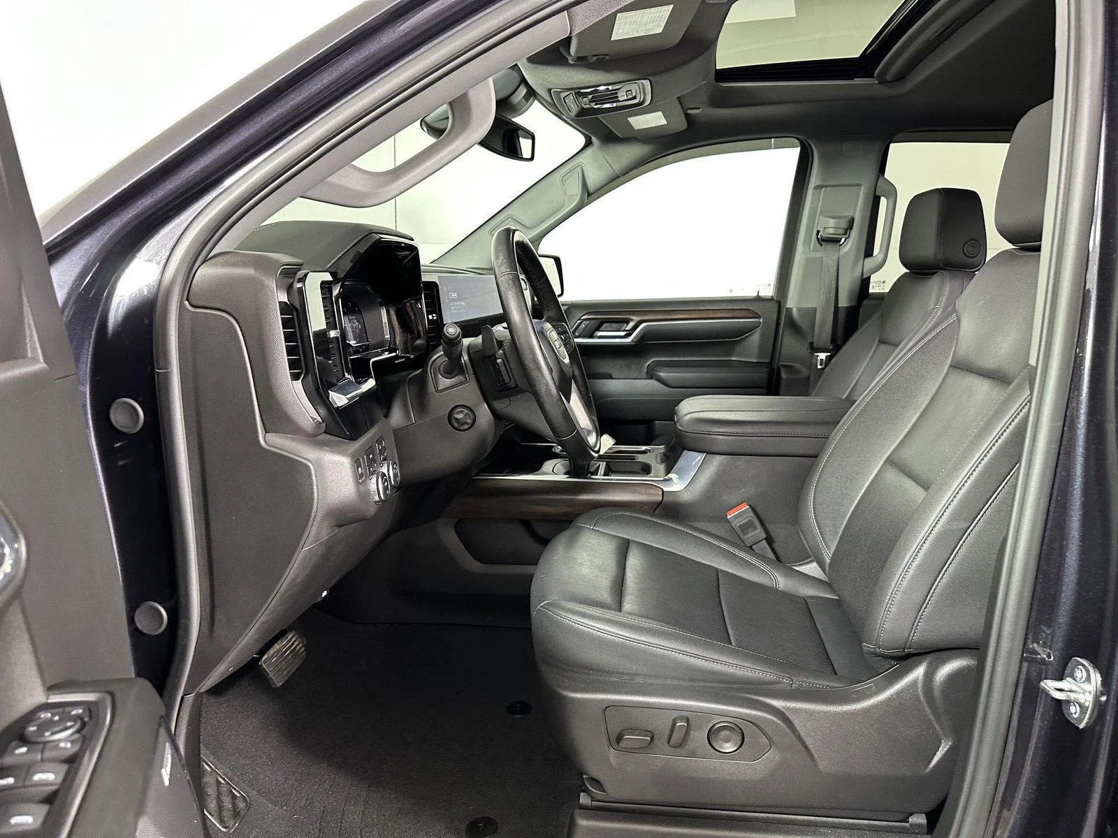 Used 2024 Titanium Rush Metallic GMC SLT image 18