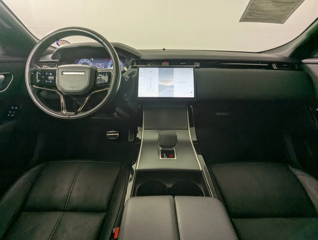 Used 2025 White Land Rover Dynamic SE image 5