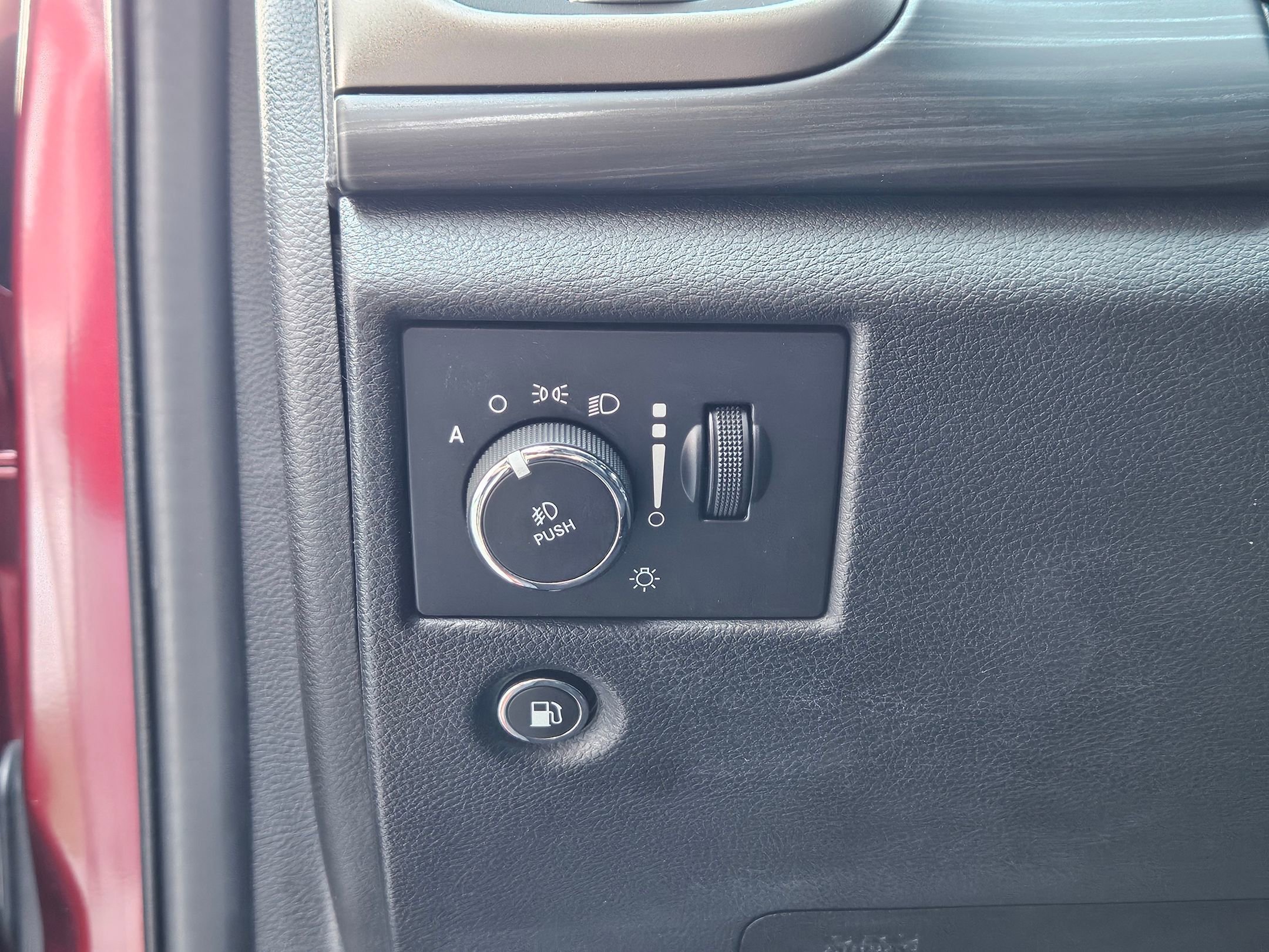 Used 2022 Velvet Red Pearlcoat Jeep Laredo X image 19