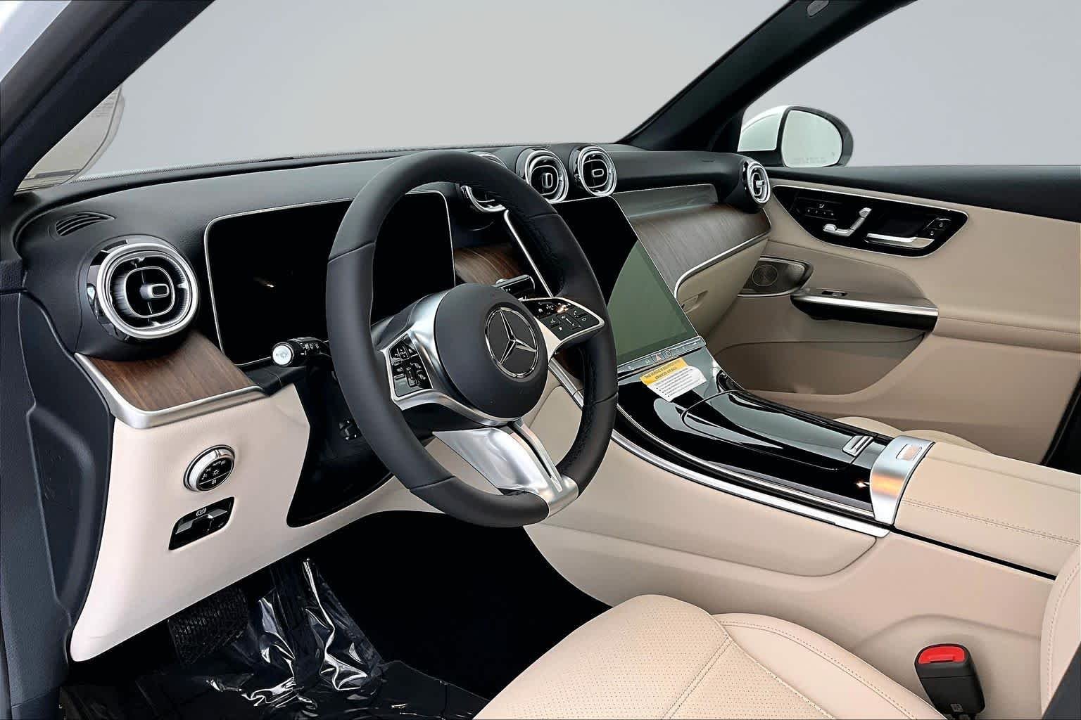 New 2026 Polar White Mercedes-Benz GLC 300 image 2
