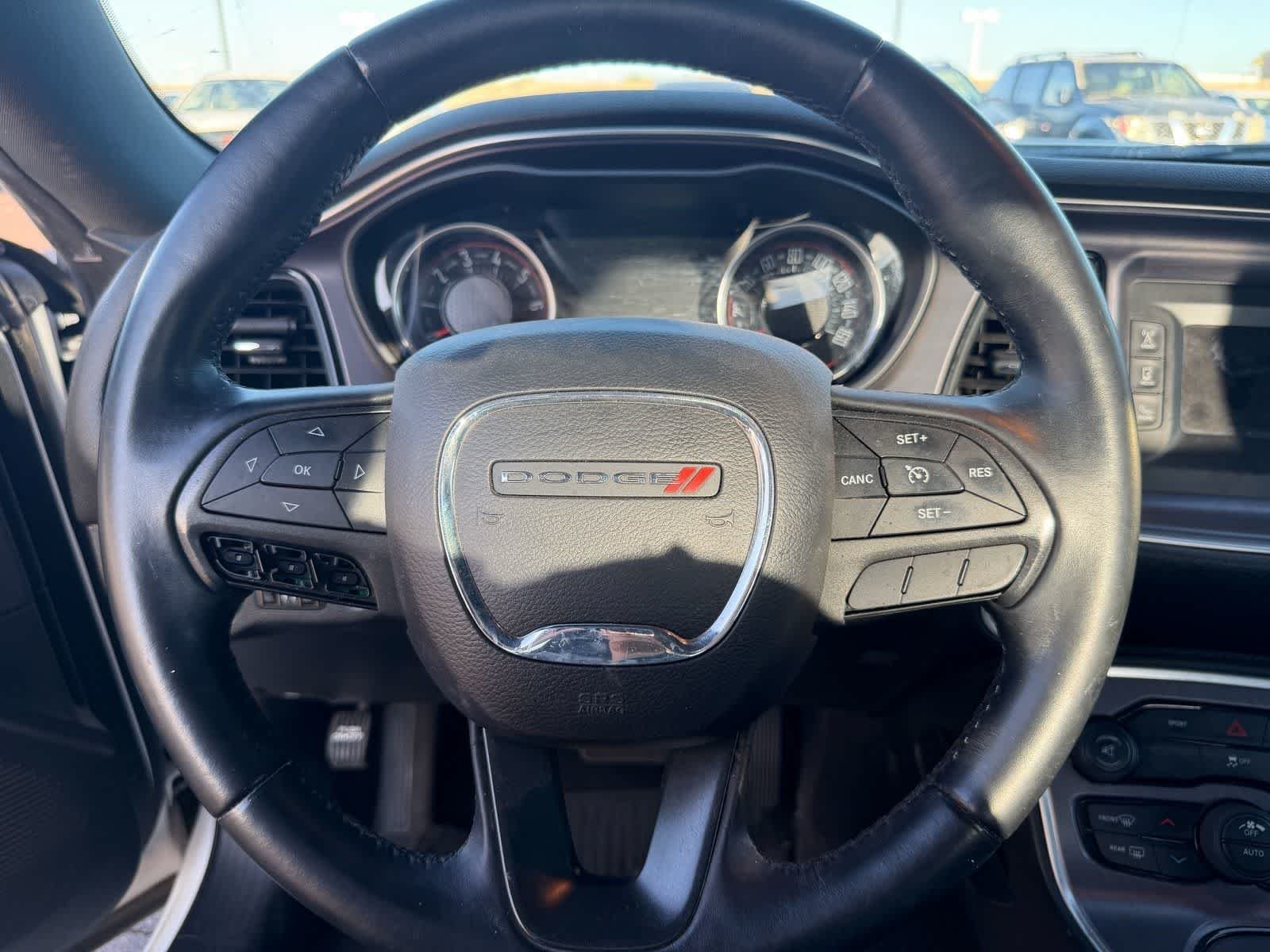 Used 2016 Bright White Clearcoat Dodge SXT image 9