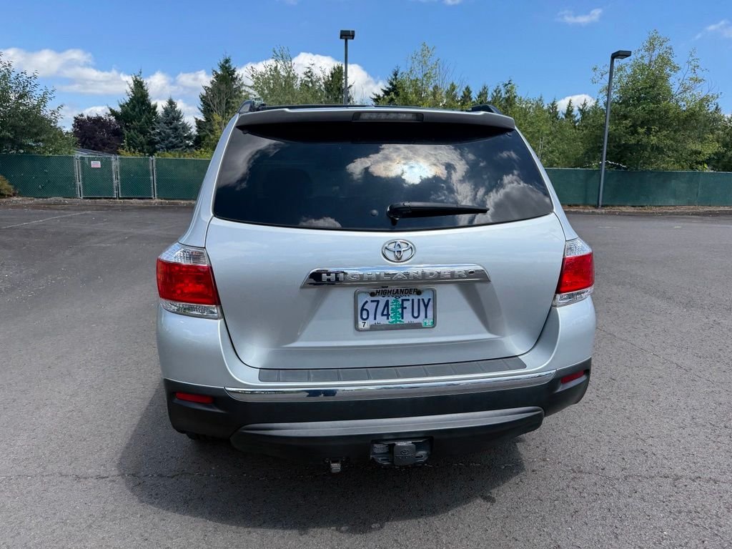 Used 2012 Classic Silver Metallic Toyota Limited image 6