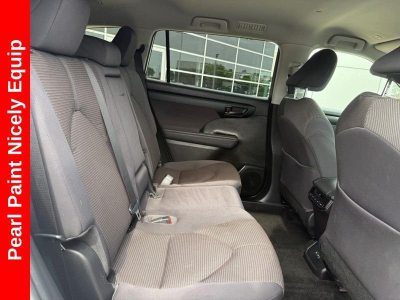Used 2023 Pearl Toyota LE image 12