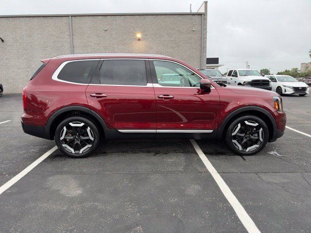 Used 2024 Red Kia S image 4