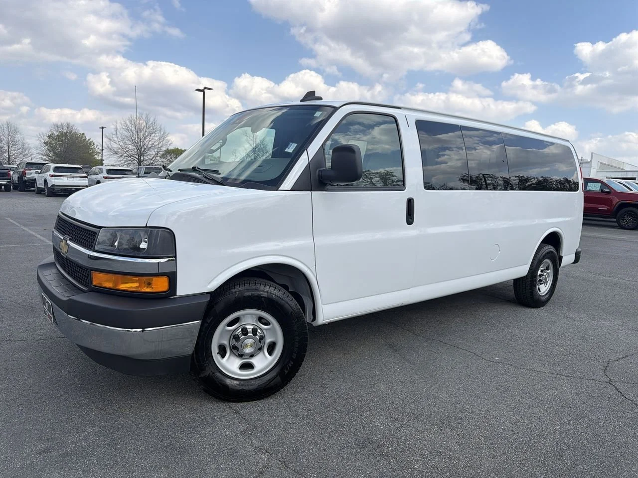 2024 Chevrolet Express 3500 LT Extended's photo