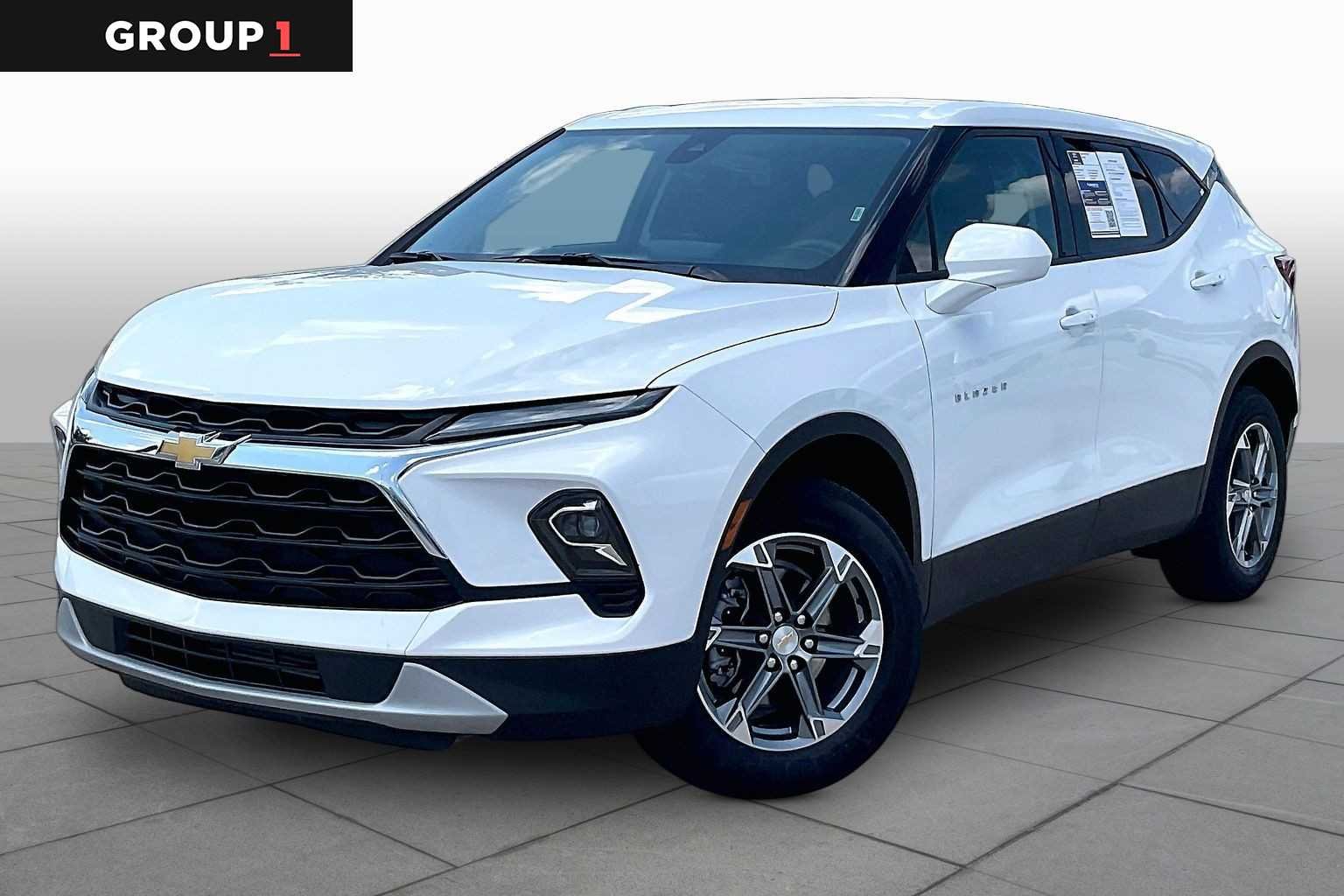 Certified Used 2025 Summit White Chevrolet 2LT image 1
