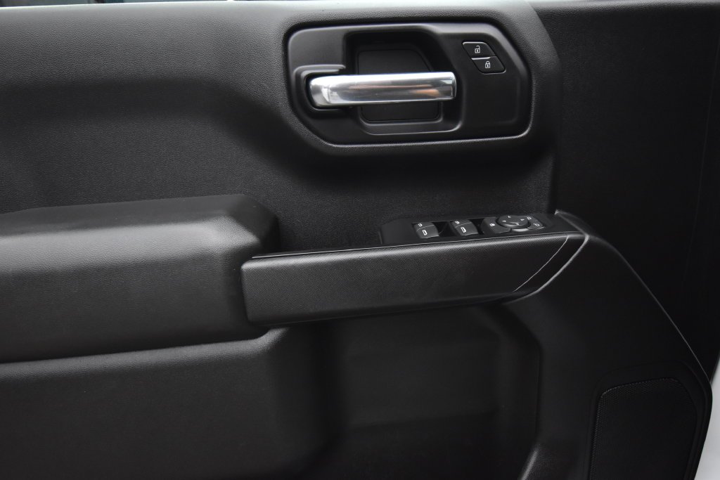 Used 2019 White GMC Base image 19