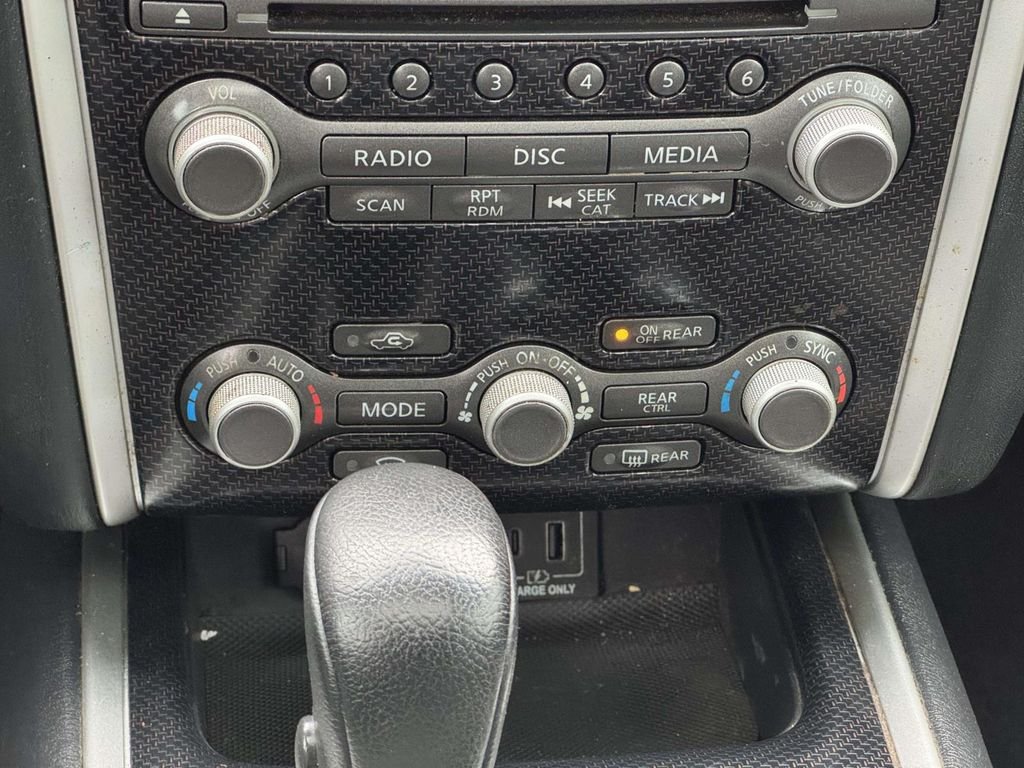 Used 2020 Black Nissan SL image 5