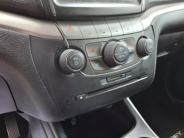 Used 2017 White Dodge Crossroad image 30