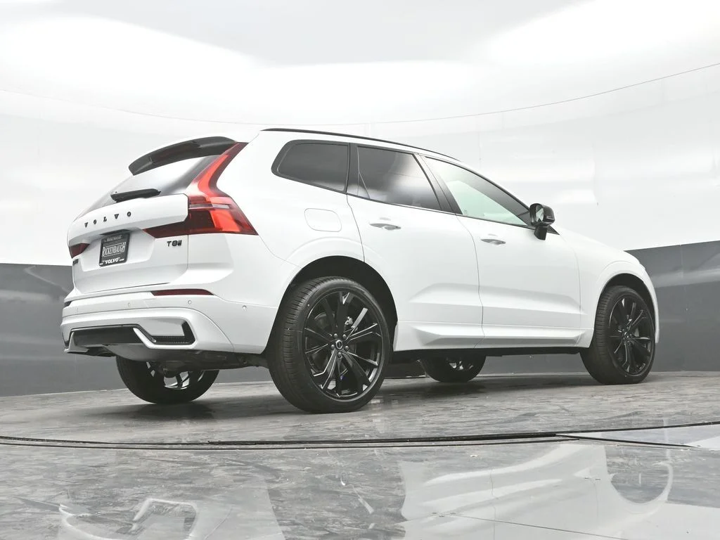 New 2026 Crystal White Volvo T8 Ultra Black Edition image 27