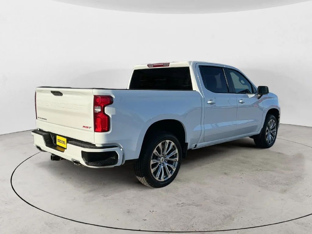 Used 2021 SUMMIT WHITE Chevrolet RST image 8