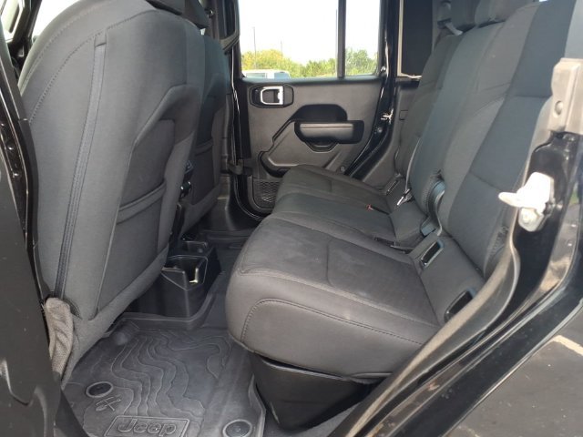 Used 2023  Jeep Sport S image 20