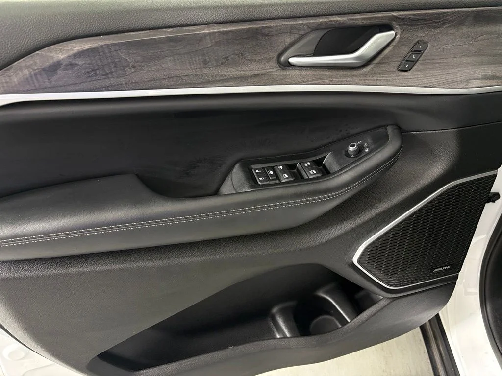 Used 2024 White Jeep 4xe image 17