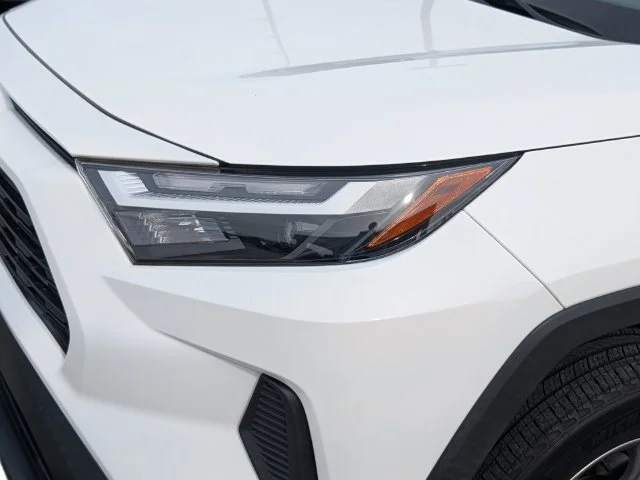 Used 2022 White Toyota XLE image 9