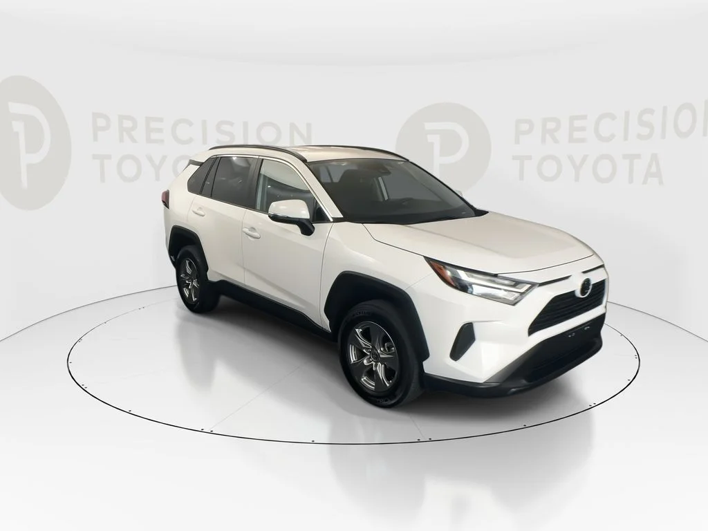 Used 2025 Ice Toyota XLE image 3