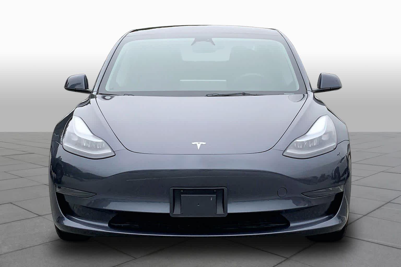 Used 2023  Tesla  image 3