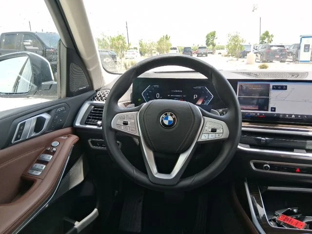 Used 2024 White BMW xDrive40i image 9