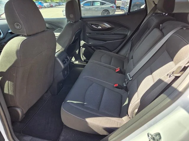 Used 2022 White GMC SLE image 9