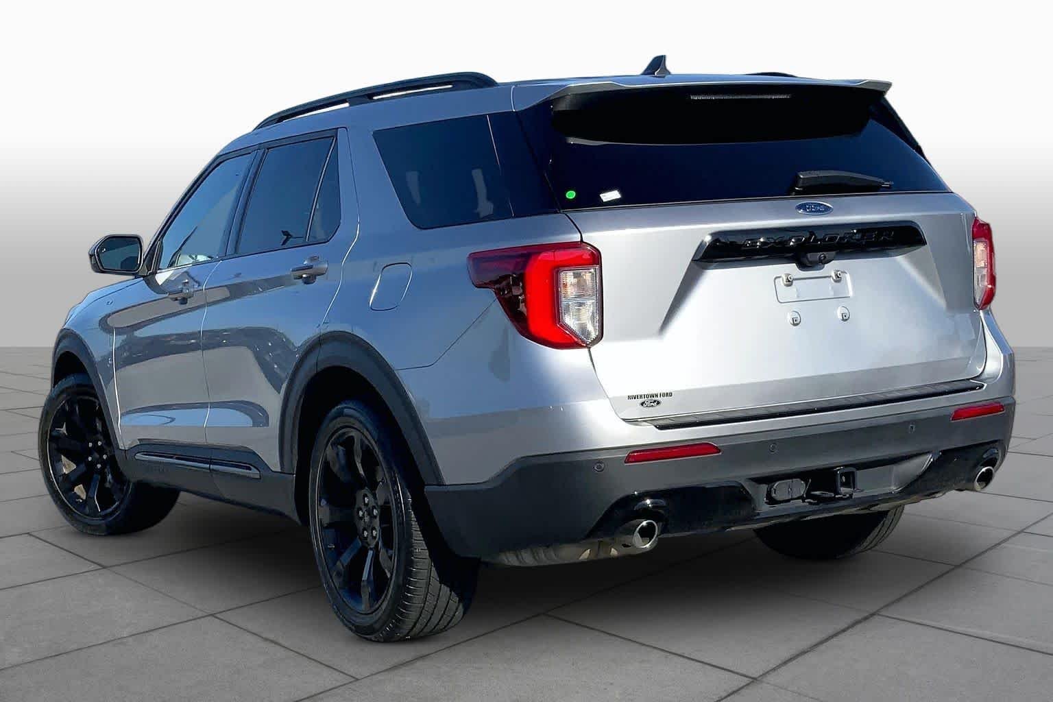 Used 2023 Iconic Silver Metallic Ford ST-Line image 12