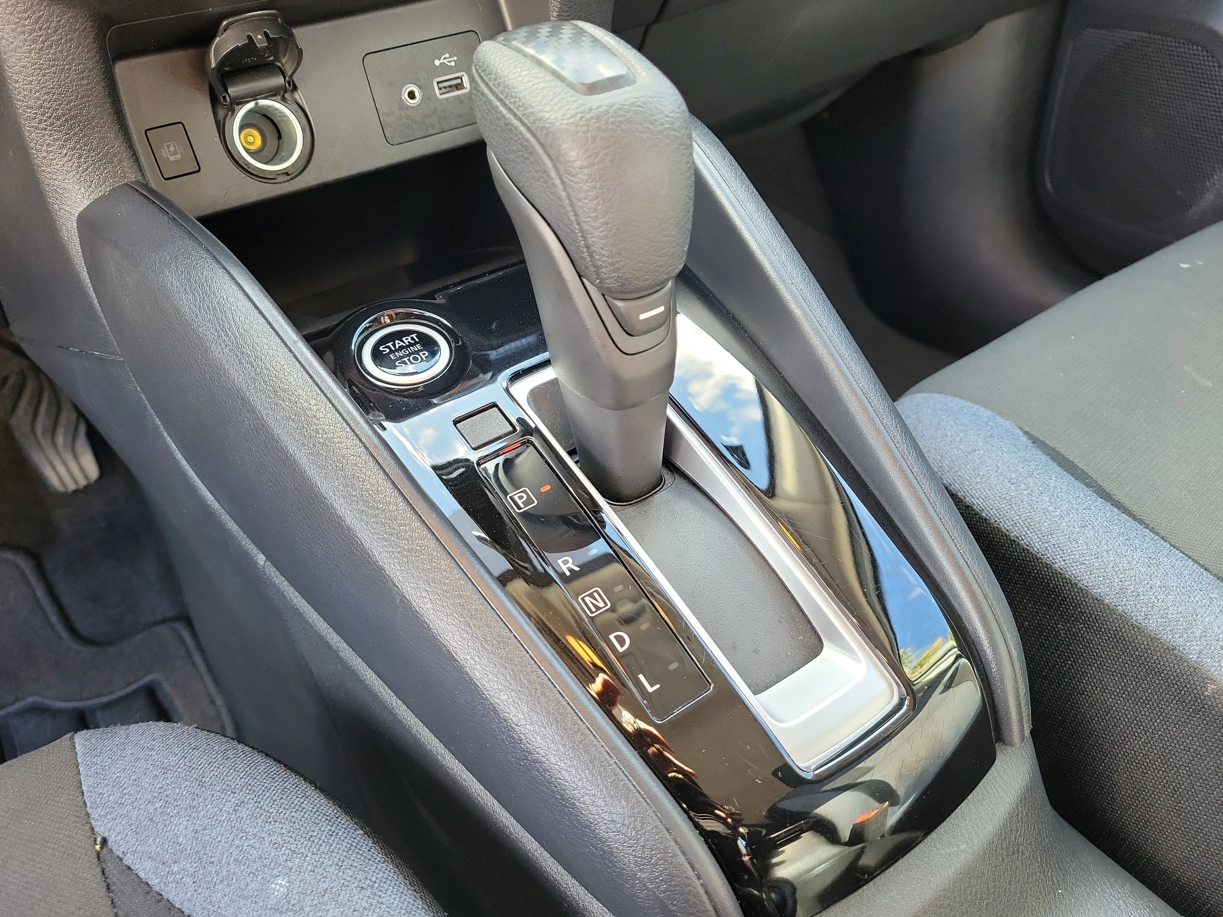 Used 2025 Aspen White Tricoat Nissan SV image 22