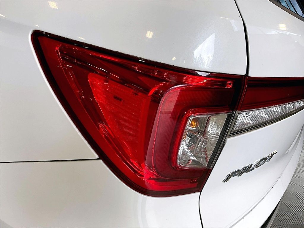 Used 2020 White Honda EX-L image 35