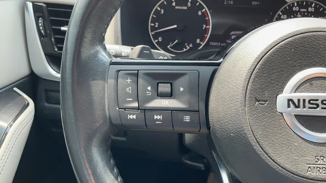 Used 2021 Blue Nissan SL image 12