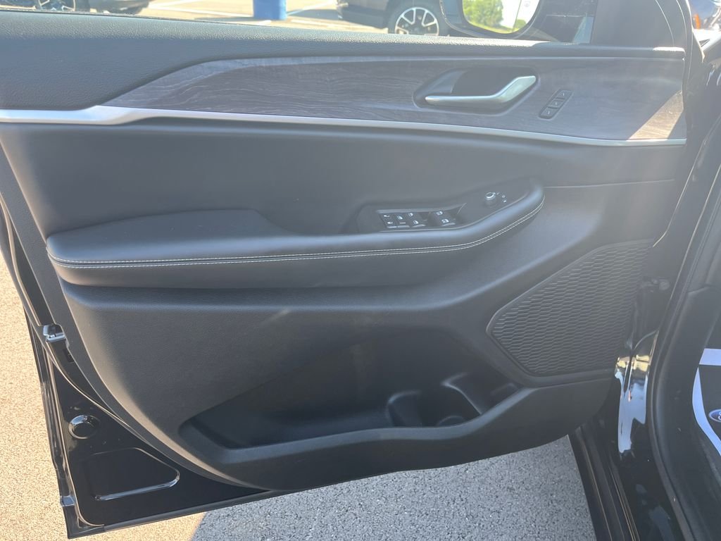 Used 2023 Black Jeep Limited image 11