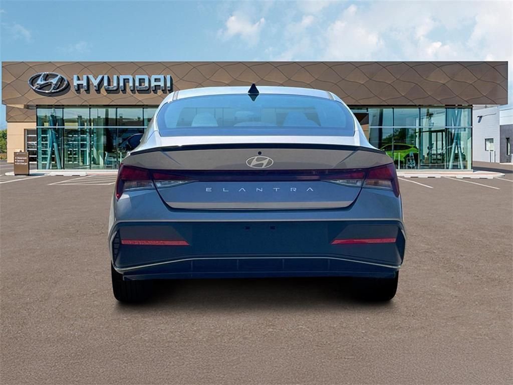 2025 Hyundai Elantra SEL - Photo 6