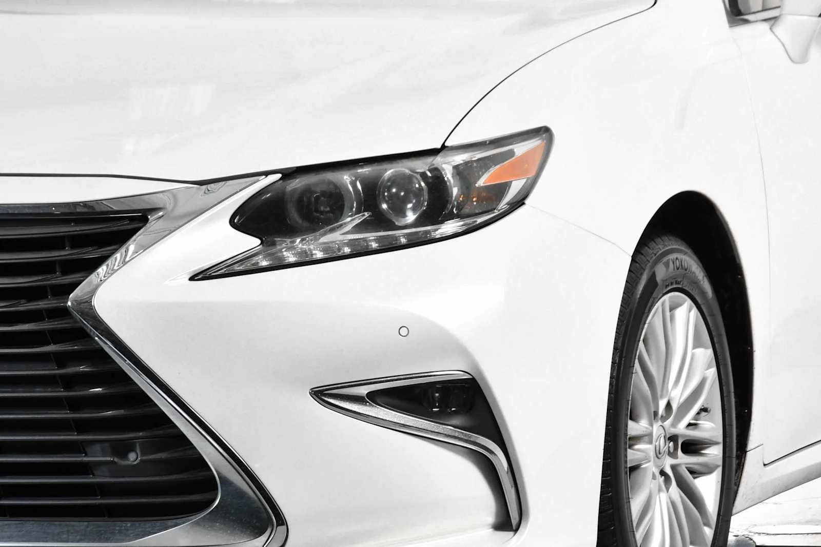 Used 2016 Eminent White Pearl Lexus  image 11