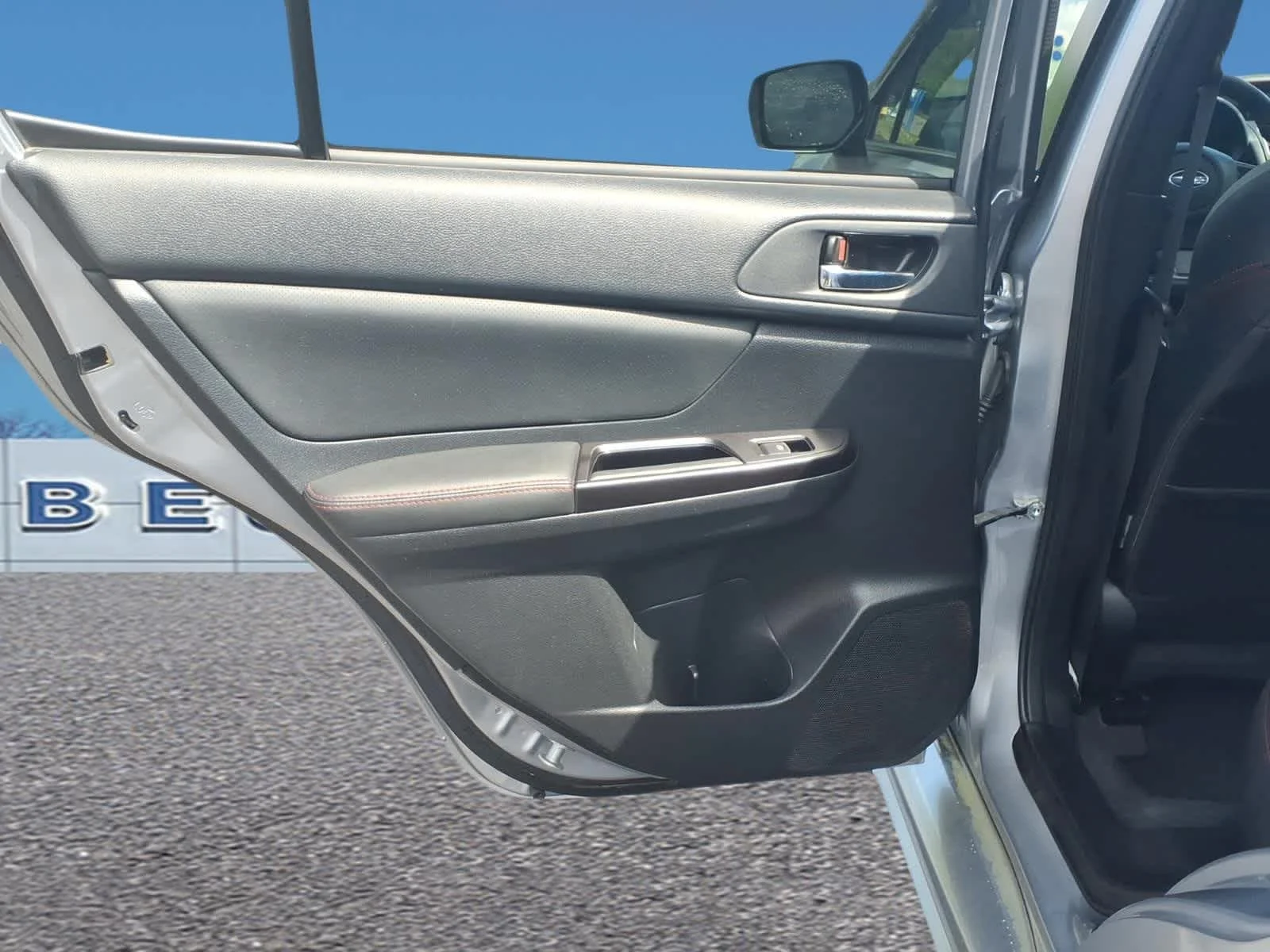 Used 2018 Ice Silver Metallic Subaru Limited image 41