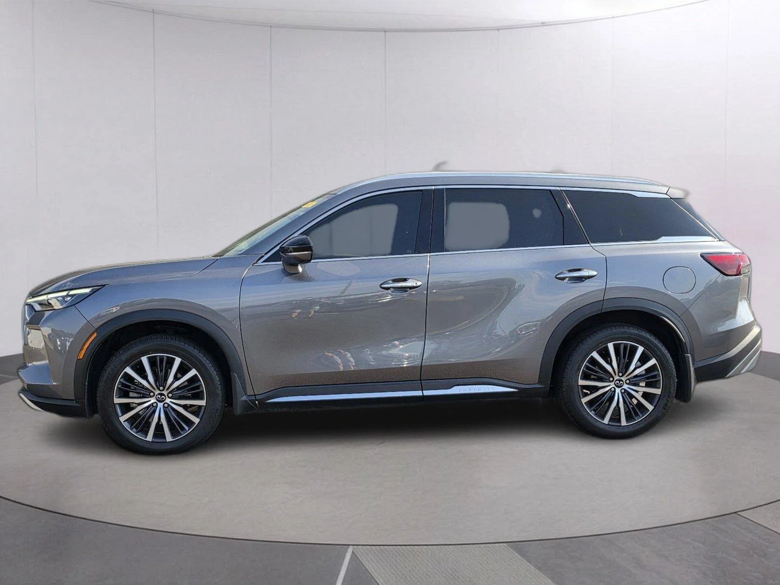 Used 2023 Graphite Shadow INFINITI SENSORY image 2