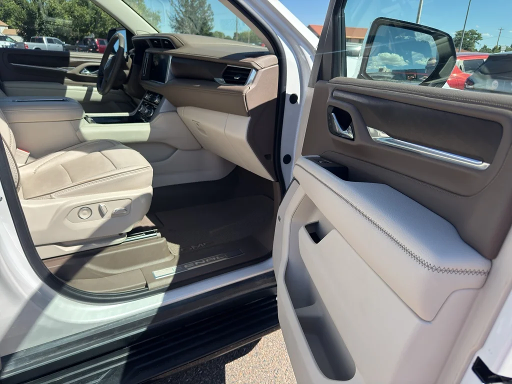 Used 2021 White Frost Tricoat GMC Denali image 16