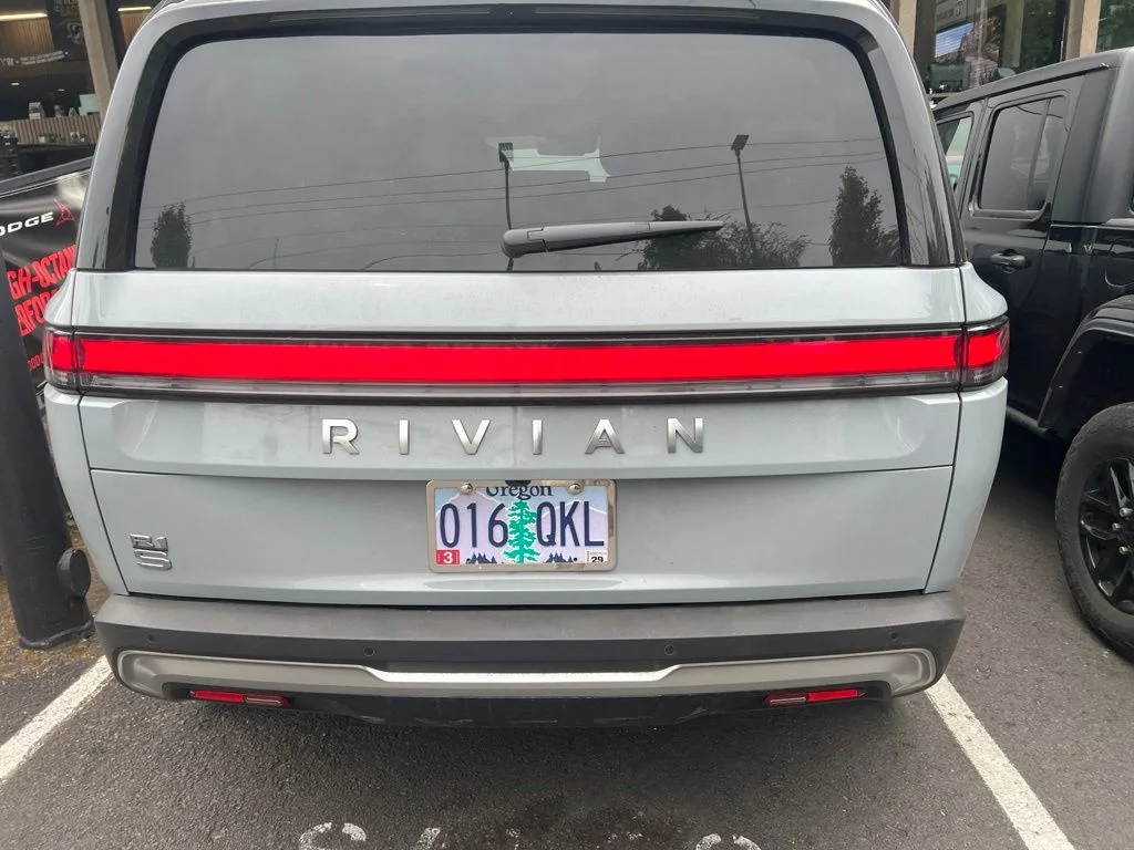 Used 2025  Rivian  image 3