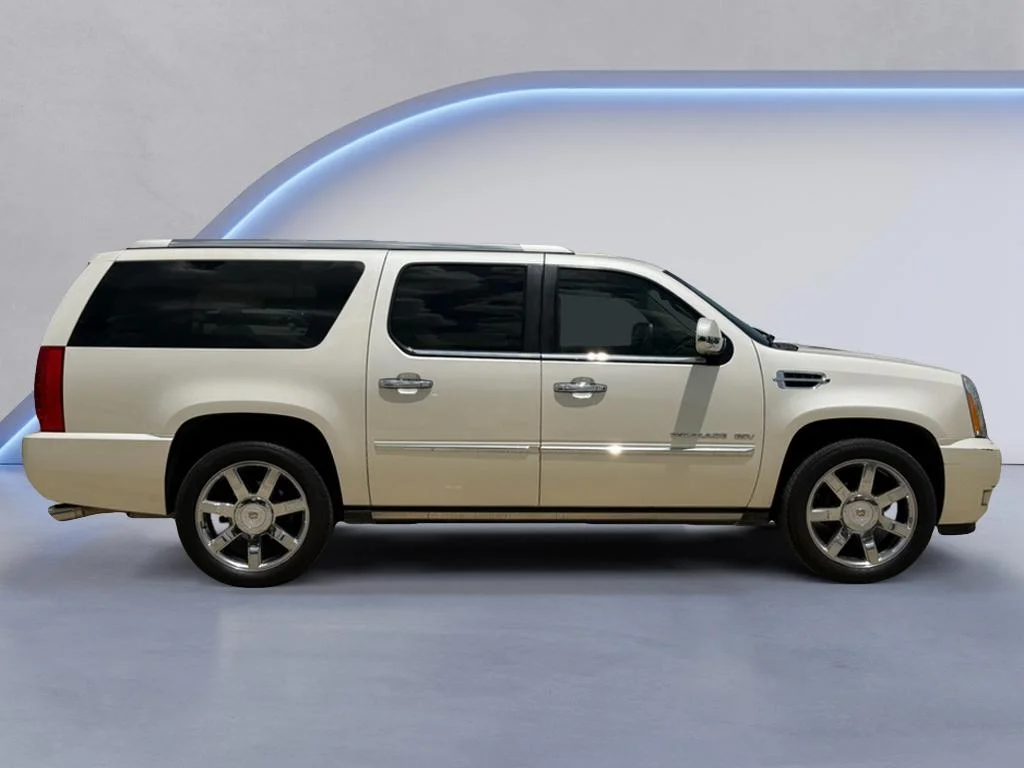Used 2013 White Diamond Tricoat Cadillac Luxury image 7