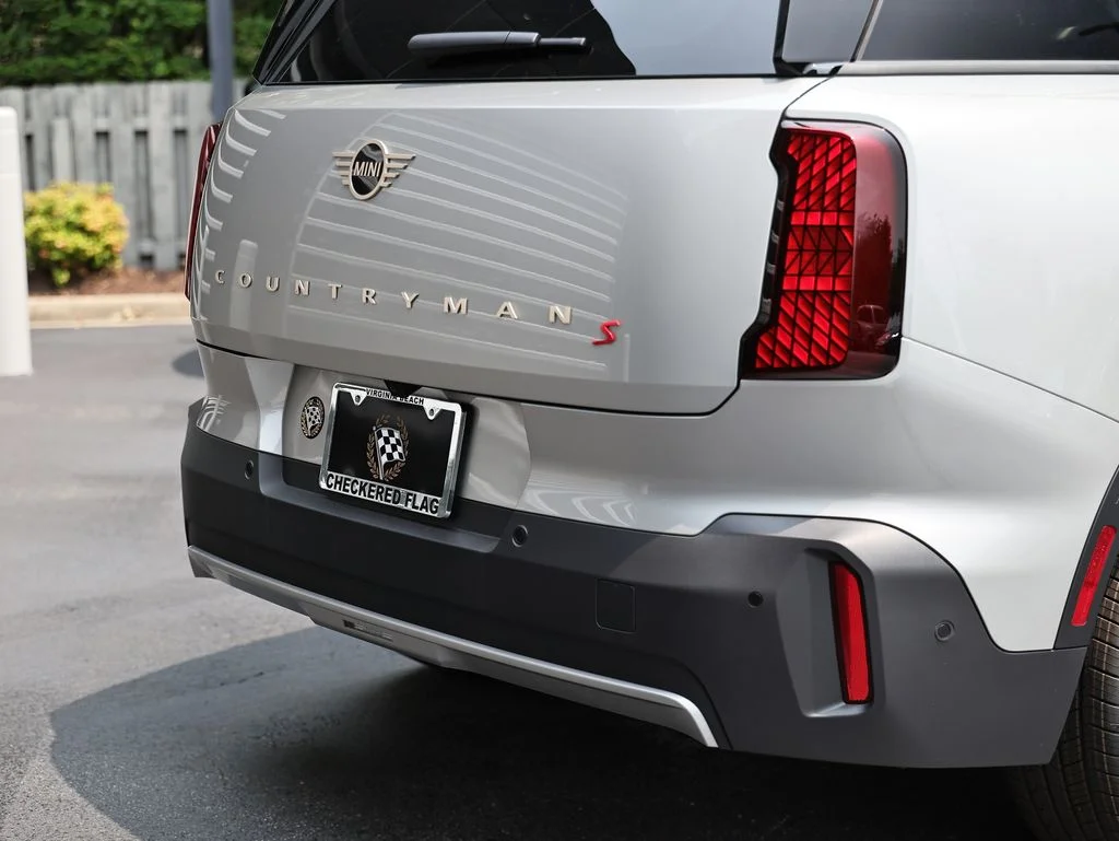 New 2027 Silver MINI Signature Plus image 9