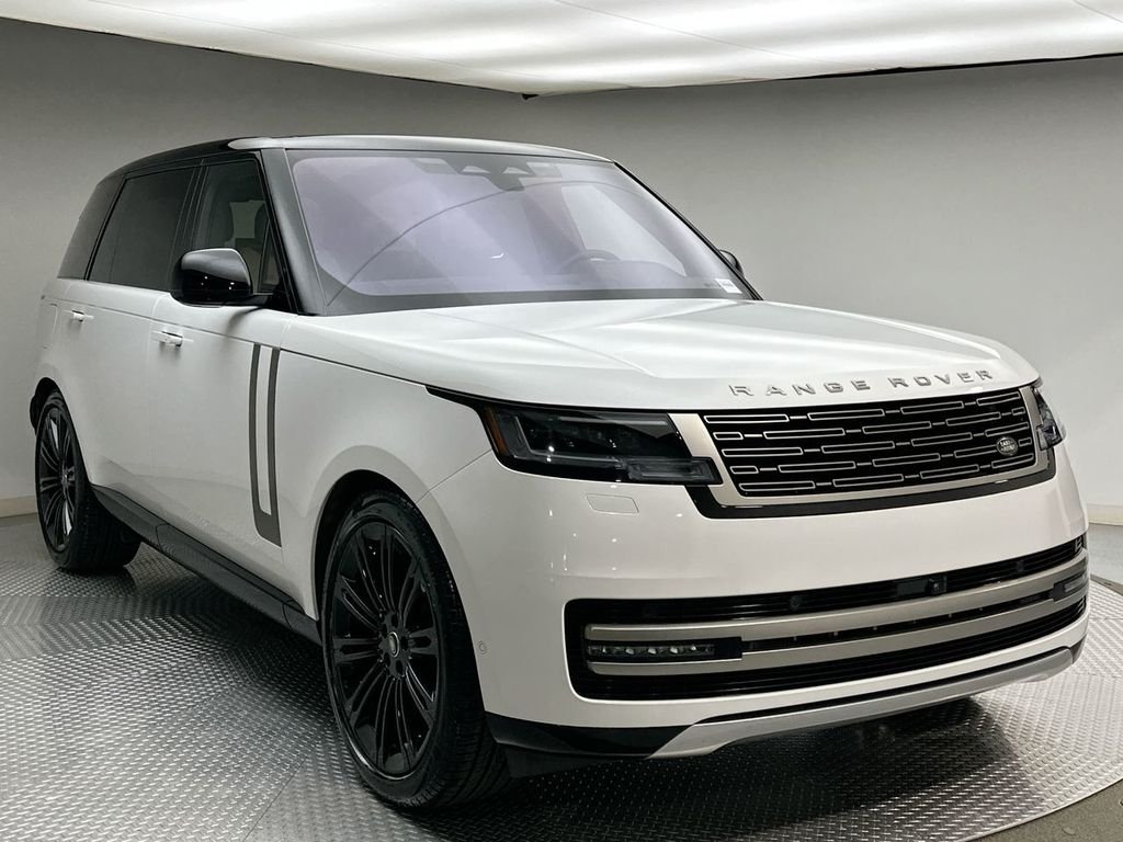 Certified Used 2023 Fuji White Land Rover SE image 15