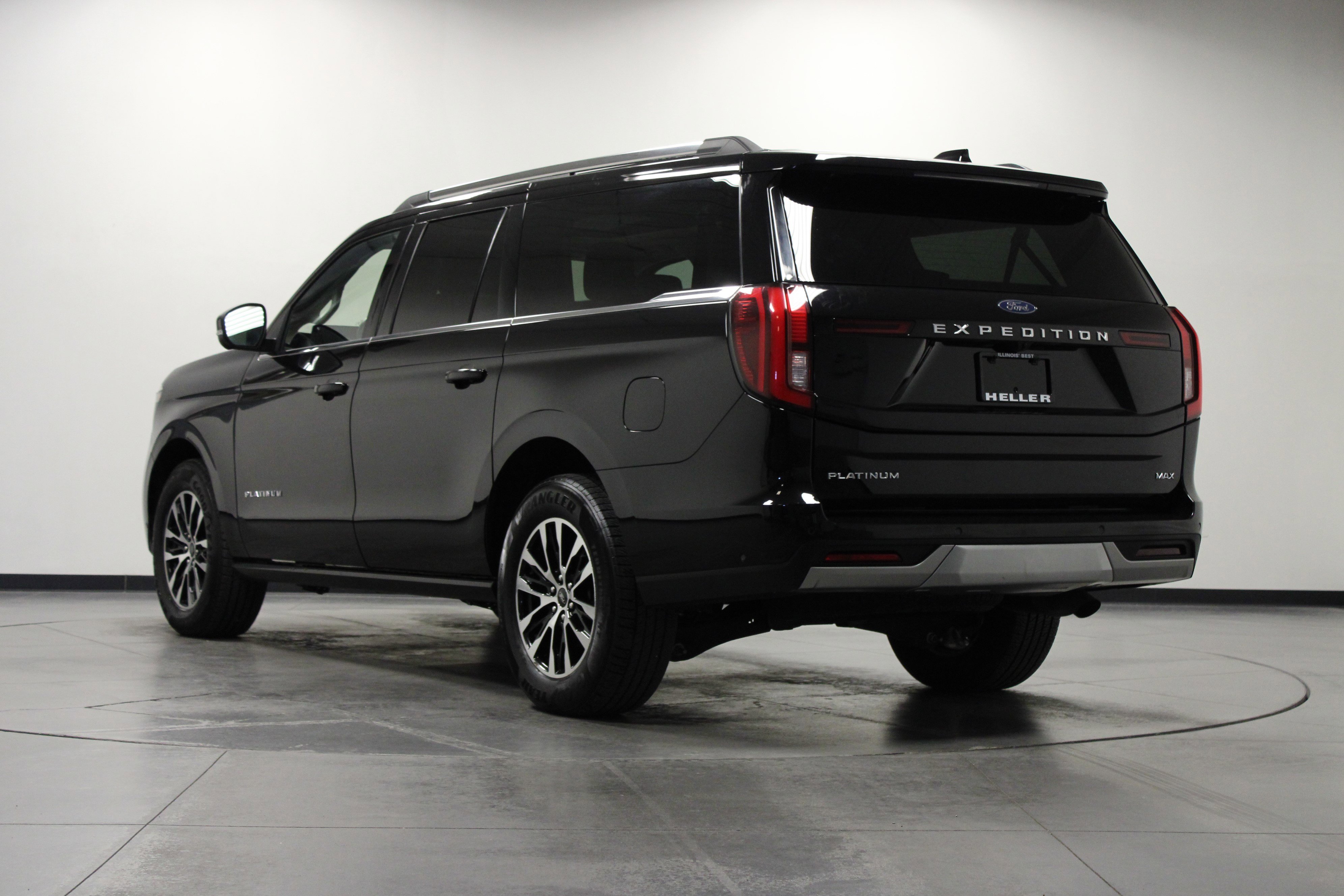 Used 2025 Black Metallic Ford Platinum image 6
