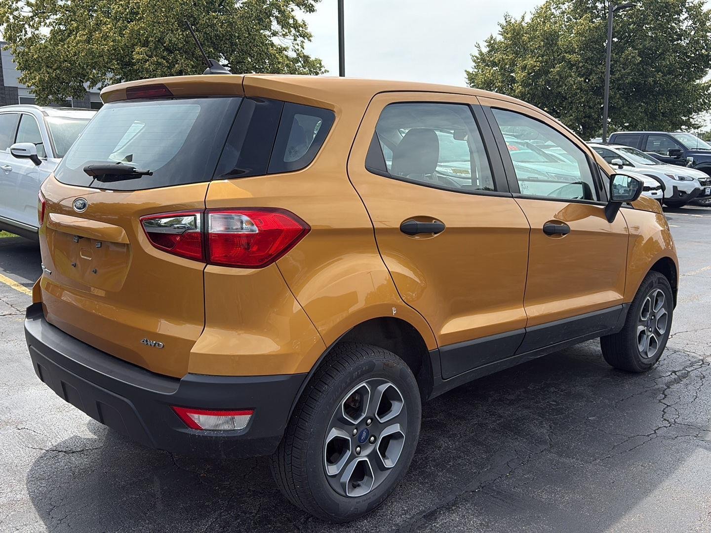 Used 2022 Luxe Yellow Ford S image 12