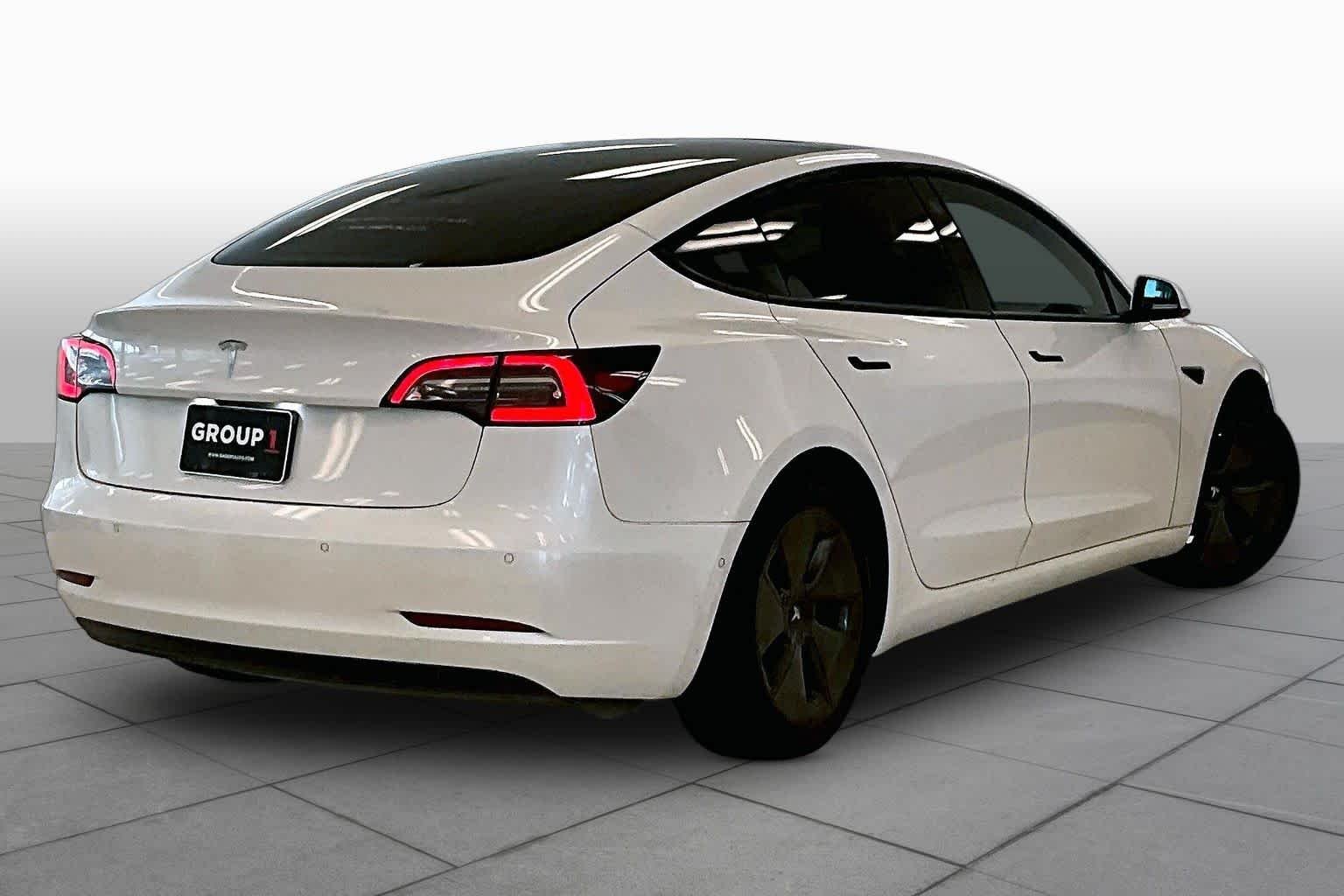 Used 2021  Tesla Standard Range Plus image 11