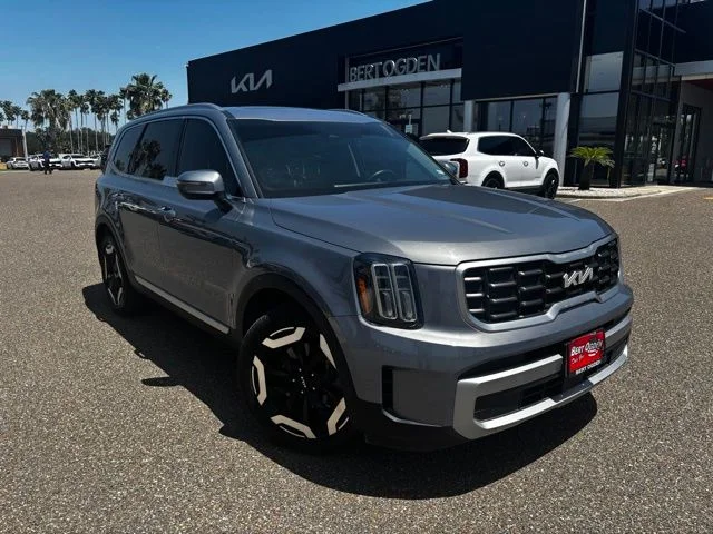 Used 2023 Silver Kia S image 1