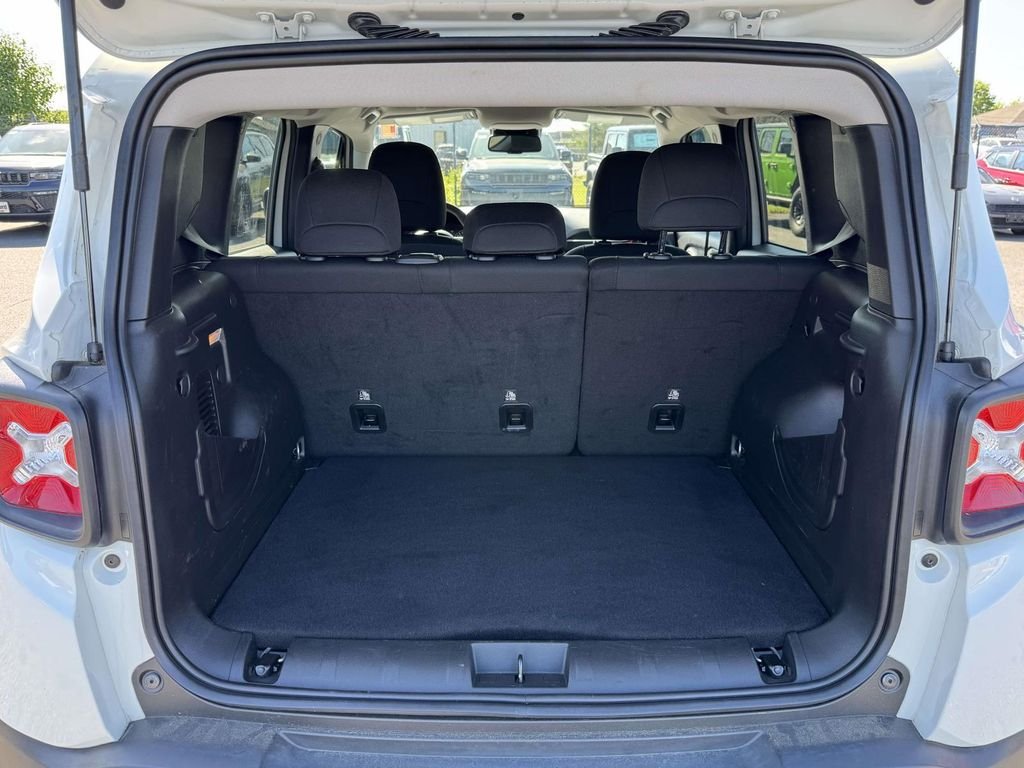 Used 2023 White Jeep Trailhawk image 29