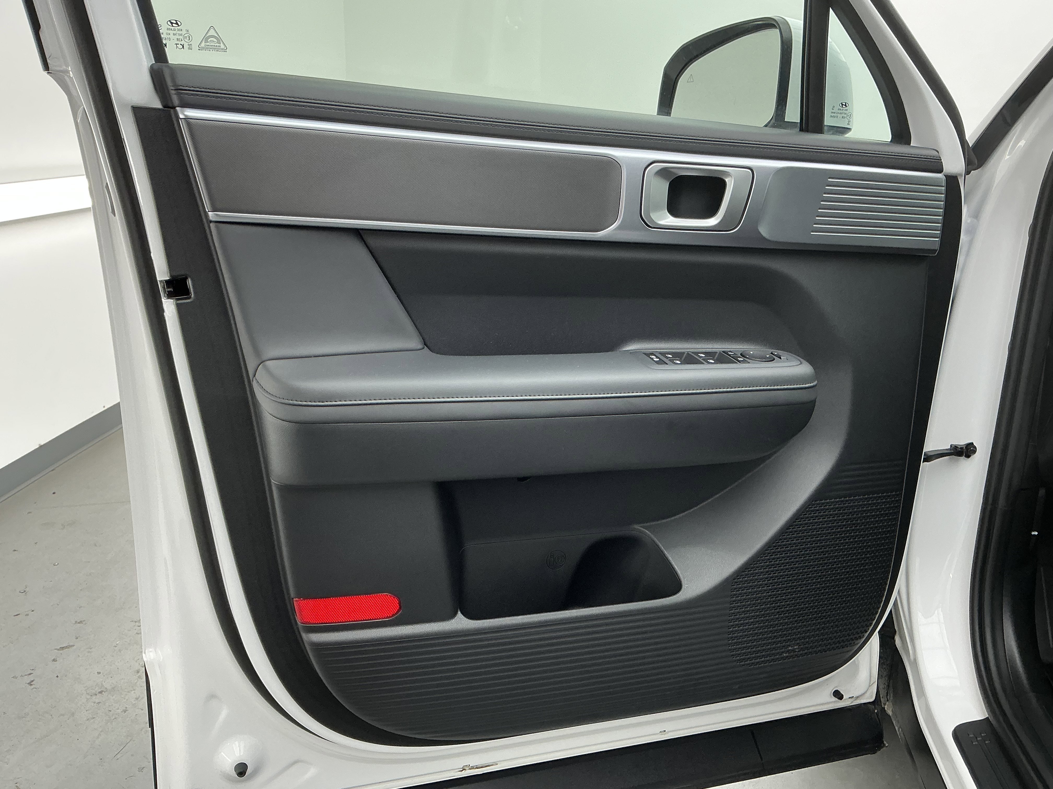 Used 2025 Serenity White Hyundai SEL image 16