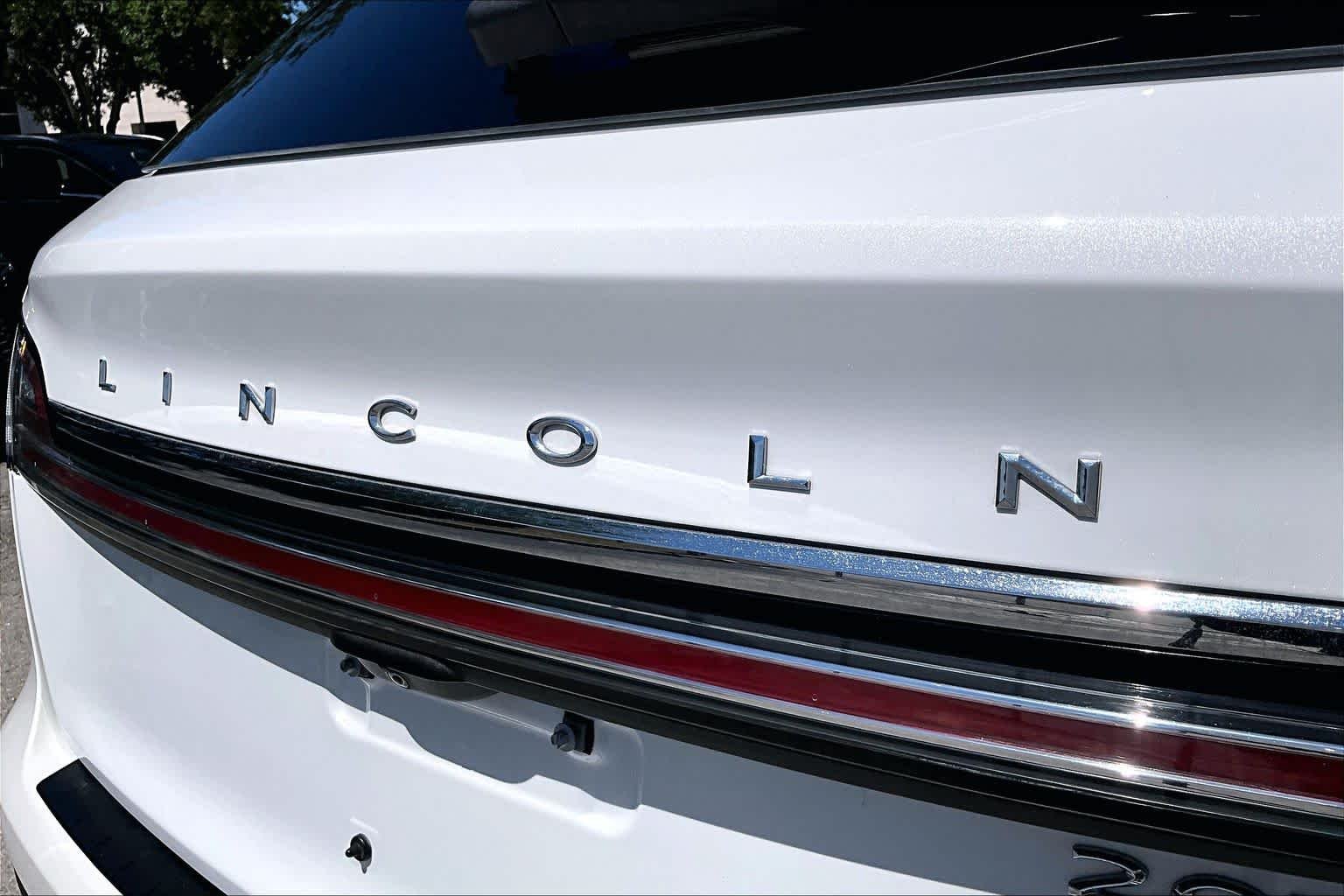 Used 2020 Pristine White Lincoln Reserve image 31
