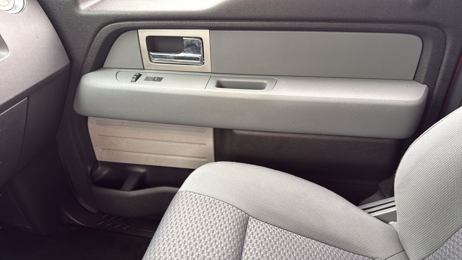 Used 2011  Ford XLT image 23