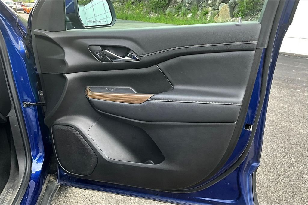 Used 2023 Ultra Blue Metallic GMC SLE image 12