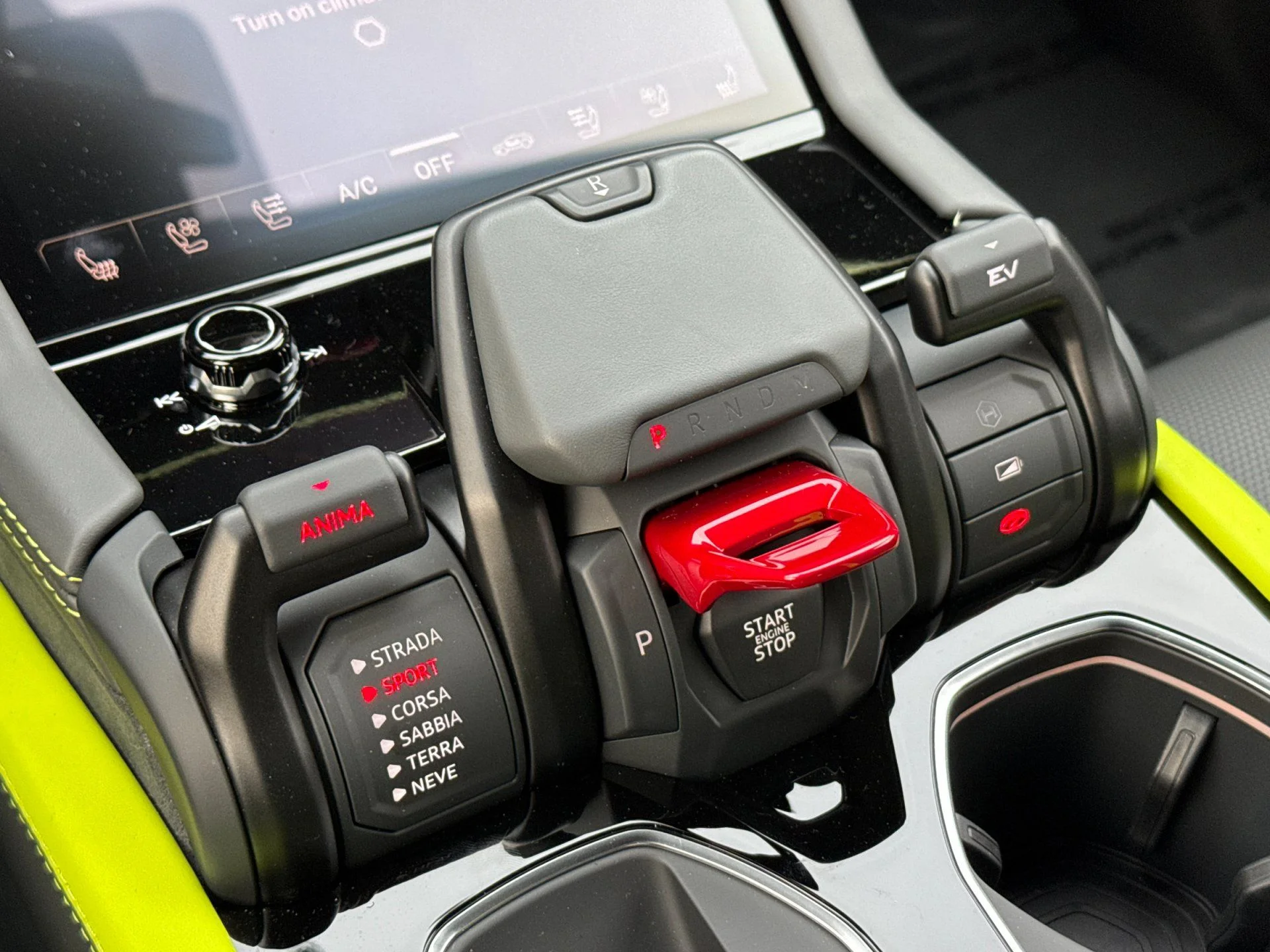 New 2025  Lamborghini SE image 25