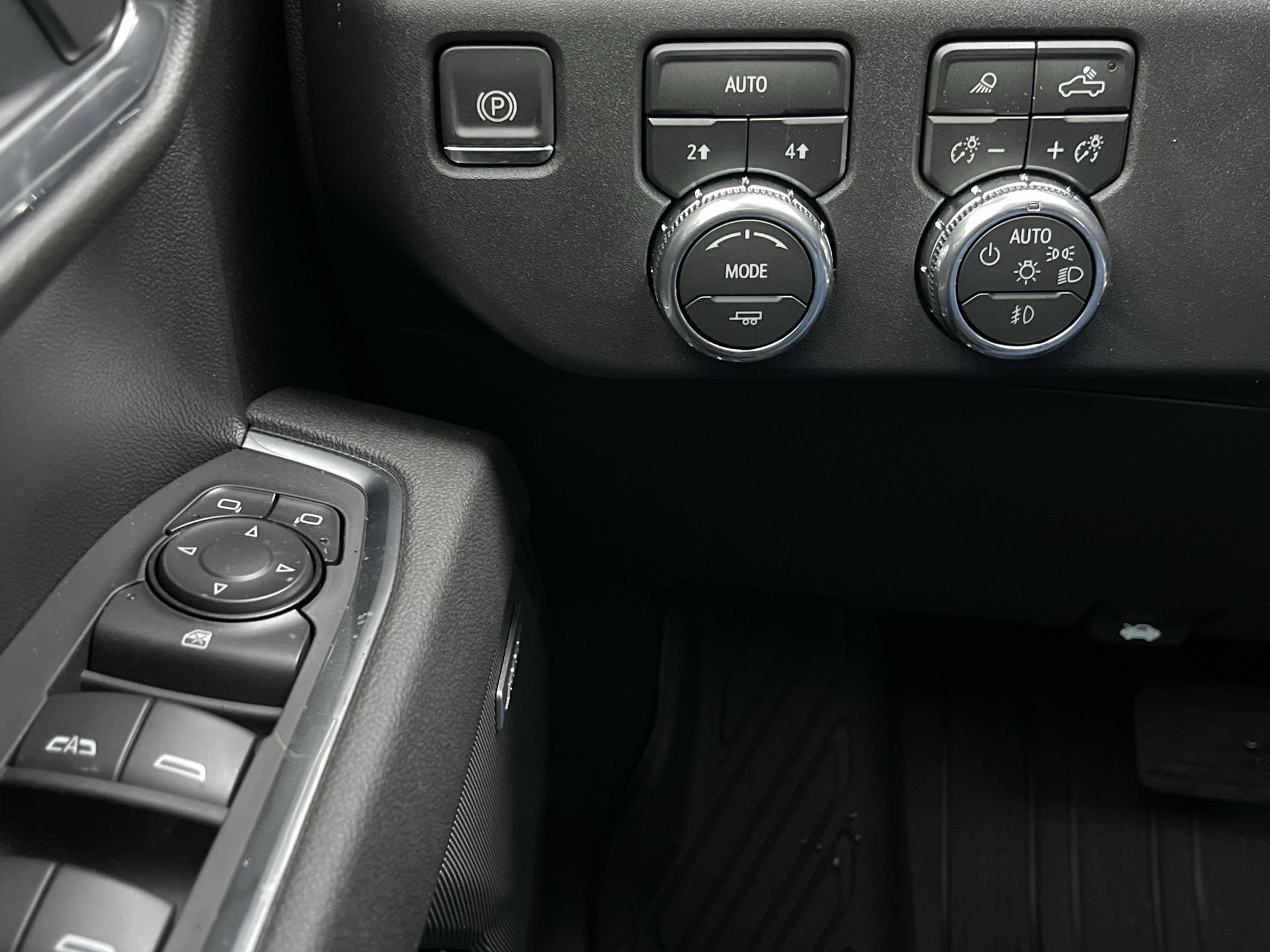 New 2026 Onyx Black GMC Elevation image 53