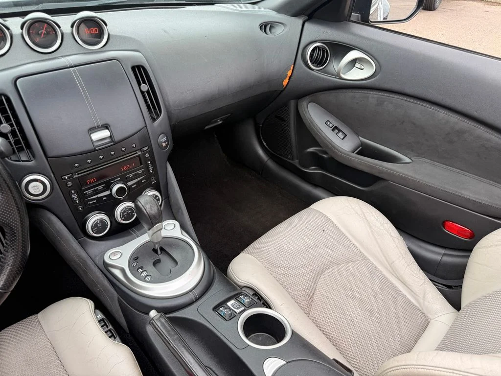 Used 2011 Magnetic Black Metallic Nissan Touring image 32