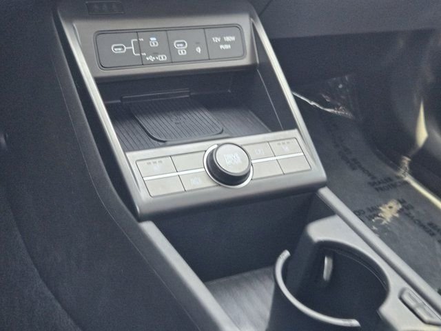 Certified Used 2025 White Hyundai SEL Convenience image 20