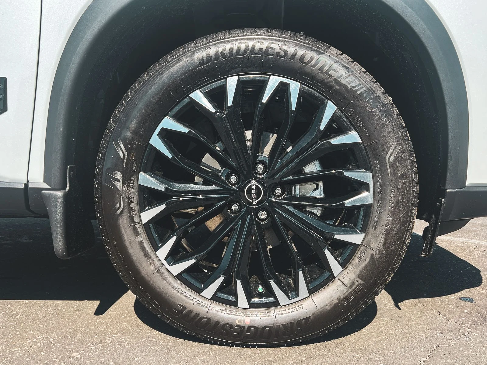 New 2026 Everest White Pearl TriCoat Nissan Dark Armor™ image 4